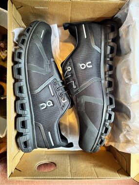 Brand new in box On Clouds Cloud 6 WP Mens Sneakers BLACK waterproof